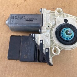 Motoras macara geam dreapta spate VW Golf 5 1K0959704P 1K0 959 704 P - Dezmembrari Auto