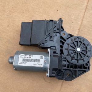 Motoras macara geam dreapta spate VW Golf 5 1K4839402E 1K4 839 402 E 1K0959794E 1K0 959 794 E - Dezmembrari Auto