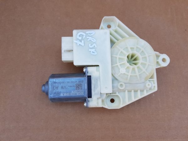 Motoras macara geam dreapta spate VW Golf 7 5Q4959812A 5Q4 959 812 A - Dezmembrari Auto