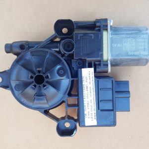 Motoras macara geam dreapta spate VW Golf 7 5Q0959812 5Q0 959 812 - Dezmembrari Auto