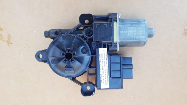 Motoras macara geam dreapta spate VW Golf 7 5Q0959812 5Q0 959 812 - Dezmembrari Auto