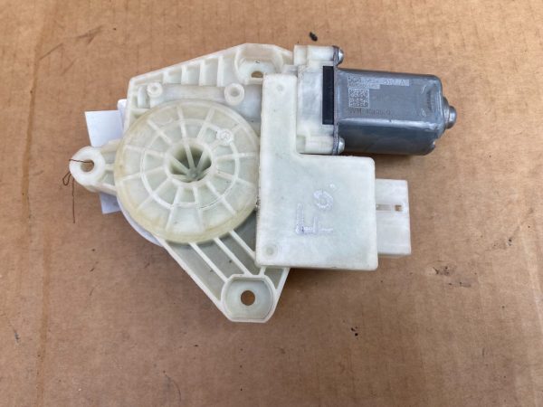 Motoras macara geam dreapta spate VW Golf 7 5Q4959812A 5Q4 959 812 A - Dezmembrari Auto