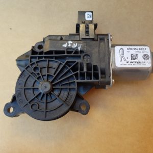 Motoras macara geam dreapta spate VW Jetta 2016 6R0959812T 6R0 959 812 T - Dezmembrari Auto