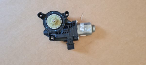 Motoras macara geam dreapta spate VW Jetta 2017 6R0959812T 6R0 959 812 T - Dezmembrari Auto