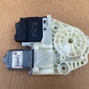 Motoras macara geam dreapta spate VW Passat B7 3C0959794 3C0 959 794 - Dezmembrari Auto
