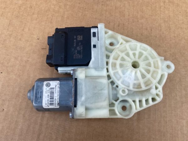 Motoras macara geam dreapta spate VW Passat B7 3C0959794 3C0 959 794 - Dezmembrari Auto