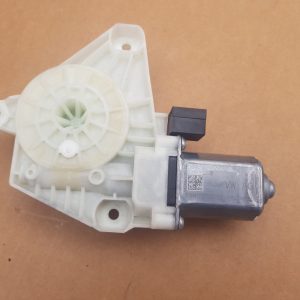 Motoras macara geam dreapta spate VW Passat B8 5Q4959801D 5Q4 959 801 D - Dezmembrari Auto