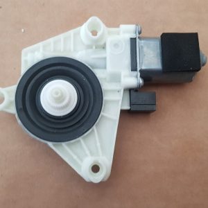 Motoras macara geam dreapta spate VW Passat B8 5Q4959801D 5Q4 959 801 D - Dezmembrari Auto