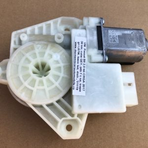 Motoras macara geam dreapta spate VW Passat B8 5Q4959812E 5Q4 959 812 E - Dezmembrari Auto
