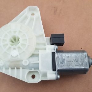 Motoras macara geam dreapta spate VW Passat B8 5Q4959801D 5Q4 959 801 D - Dezmembrari Auto