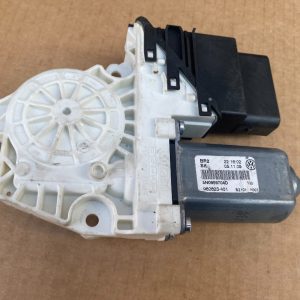 Motoras macara geam dreapta spate VW Tiguan 5n 5N0959704D 5N0 959 704 D - Dezmembrari Auto