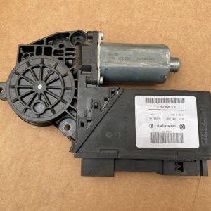 Motoras macara geam dreapta spate VW Touareg 3D0959794E 3D0 959 794 E - Dezmembrari Auto