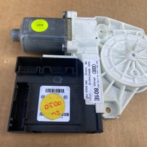 Motoras macara geam stanga fata Audi A3 8P 8P4959801E 8P4 959 801 E - Dezmembrari Auto