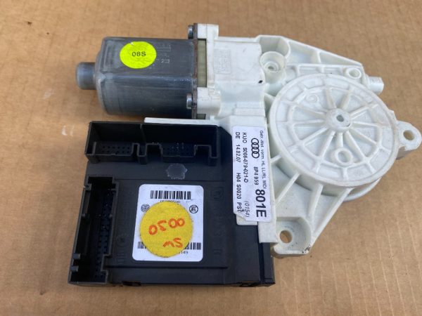 Motoras macara geam stanga fata Audi A3 8P 8P4959801E 8P4 959 801 E - Dezmembrari Auto