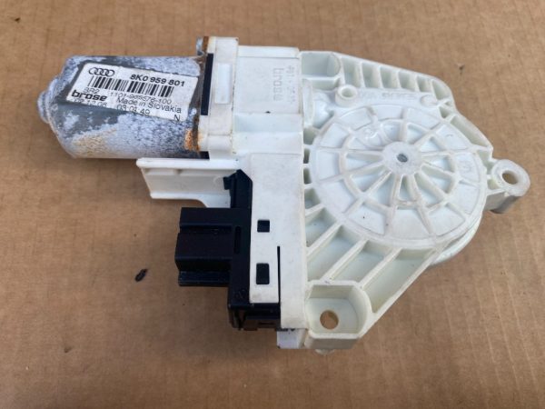 Motoras macara geam stanga fata Audi A4 B8 8K0959801 8K0 959 801 - Dezmembrari Auto