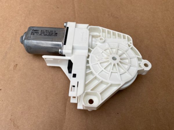 Motoras macara geam stanga fata Audi A6 C7 2016 8K0959801B 8K0 959 801 B la 0 km - Dezmembrari Auto