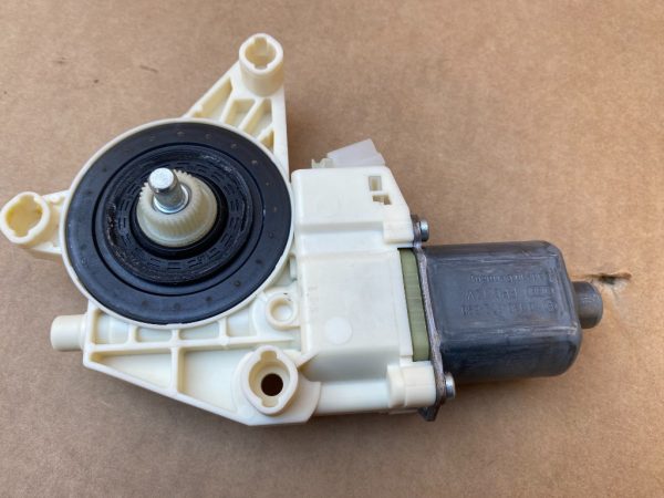 Motoras macara geam stanga fata Mercedes B-Class W246 A2469065100 la 0 km - Dezmembrari Auto