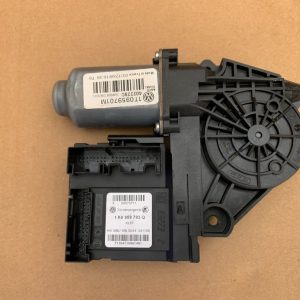 Motoras macara geam stanga fata VW Caddy 2009 1K0959793Q 1K0 959 793 Q - Dezmembrari Auto