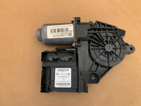 Motoras macara geam stanga fata VW Caddy 2009 1K0959793Q 1K0 959 793 Q - Dezmembrari Auto