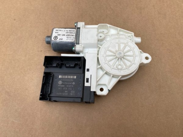 Motoras macara geam stanga fata VW Golf 5 1K0959793L 1K0 959 793 L 1K5837401AH 1K5 837 401 AH - Dezmembrari Auto