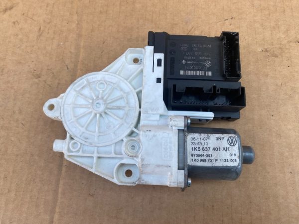 Motoras macara geam stanga fata VW Golf 5 1K5837401AH 1K5 837 401 AH 1K0959793L 1K0 959 793 L - Dezmembrari Auto