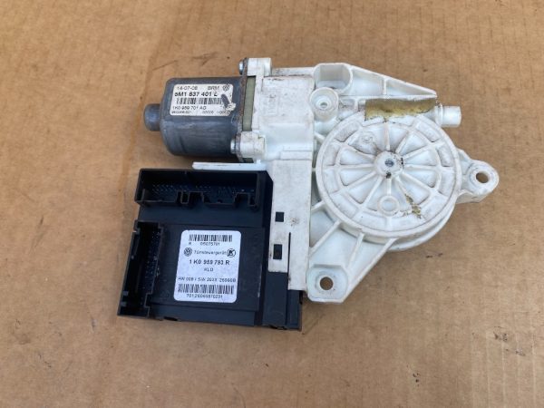 Motoras macara geam stanga fata VW Golf 5 plus 1K0959793R 1K0 959 793 R 5M1837401L 5M1 837 401 L - Dezmembrari Auto