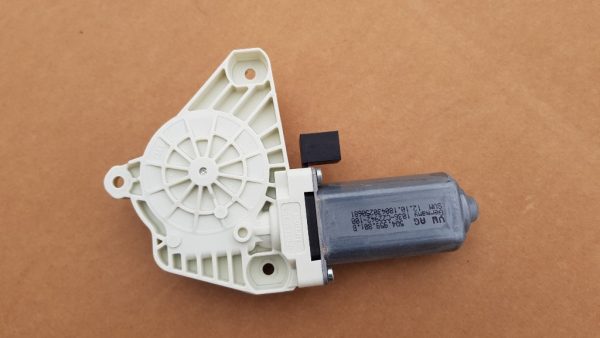 Motoras macara geam stanga fata VW Golf 7 5Q4959801B 5Q4 959 801 B - Dezmembrari Auto