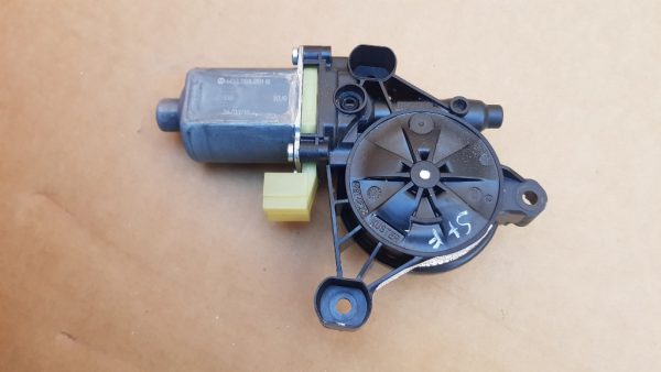 Motoras macara geam stanga fata VW Golf 7 5Q0959801B 5Q0 959 801 B - Dezmembrari Auto