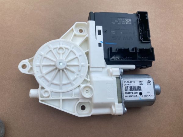 Motoras macara geam stanga fata VW Jetta 2017 3C0959793J 3C0 959 793 J la 0 km - Dezmembrari Auto