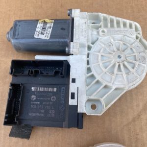Motoras macara geam stanga fata VW Passat B6 1K0959793L 1K0 959 793 L 1K0959701P 1K0 959 701 P - Dezmembrari Auto