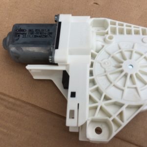 Motoras macara geam stanga spate Audi A4 B8 2015 8K0959811A 8K0 959 811 A - Dezmembrari Auto