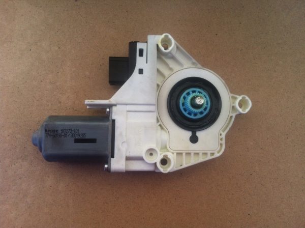 Motoras macara geam stanga spate Audi Q7 4L0959801B 4L0 959 801 B - Dezmembrari Auto