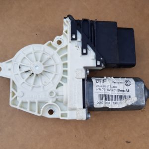 Motoras macara geam stanga spate Skoda Octavia 2 1K0959795E 1K0 959 795 E - Dezmembrari Auto