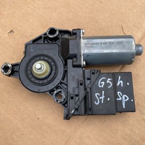 Motoras macara geam stanga spate VW Golf 5 1K0959795E 1K0 959 795 E 1K4959703K 1K4 959 703 K - Dezmembrari Auto