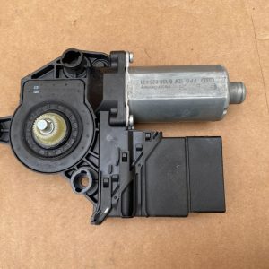 Motoras macara geam stanga spate VW Golf 5 hatchback 1K0959703K 1K0 959 703 K - Dezmembrari Auto