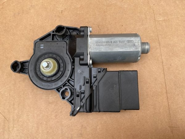 Motoras macara geam stanga spate VW Golf 5 hatchback 1K0959703K 1K0 959 703 K - Dezmembrari Auto