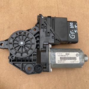 Motoras macara geam stanga spate VW Golf 5 1K4839401D 1K4 839 401 D - Dezmembrari Auto