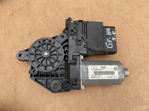 Motoras macara geam stanga spate VW Golf 5 1K4839401D 1K4 839 401 D - Dezmembrari Auto