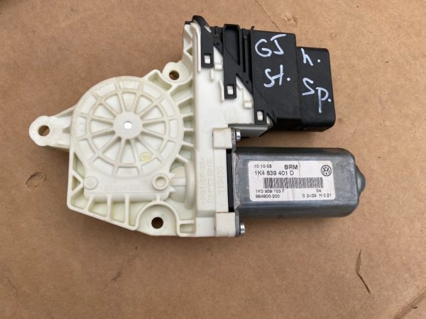 Motoras macara geam stanga spate VW Golf 5 1K4839401D 1K4 839 401 D - Dezmembrari Auto