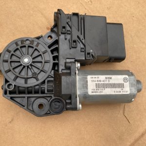 Motoras macara geam stanga spate VW Golf 5 1K4839401D 1K4 839 401 D - Dezmembrari Auto