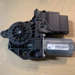Motoras macara geam stanga spate VW Golf 5 plus 1K0959795E 1K0 959 795 E - Dezmembrari Auto