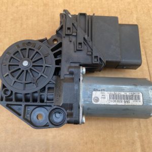 Motoras macara geam stanga spate VW Golf 5 plus 5M0839401C 5M0 839 401 C 1K0959795E 1K0 959 795 E - Dezmembrari Auto