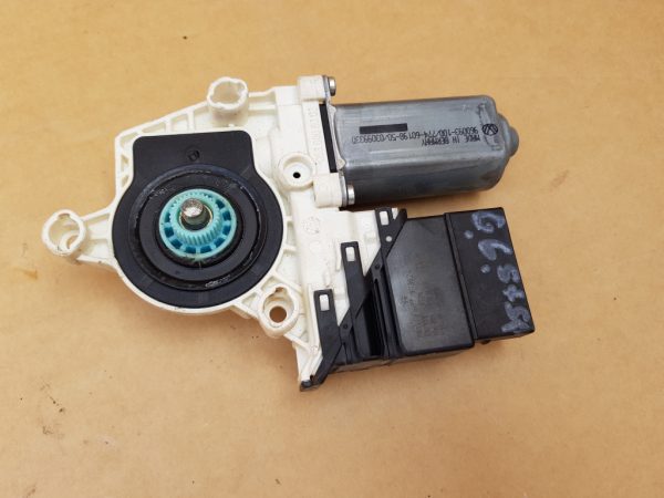 Motoras macara geam stanga spate VW Golf 6 1K0959703AG 1K0 959 703 AG - Dezmembrari Auto