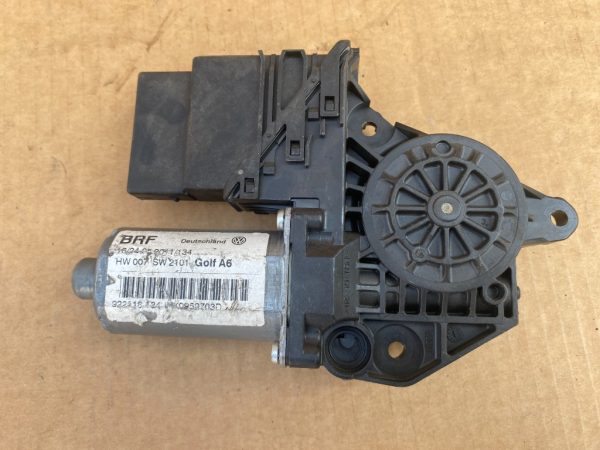 Motoras macara geam stanga spate VW Golf 6 5K0959794 5K0 959 794 5K0959703D 5K0 959 703 D - Dezmembrari Auto
