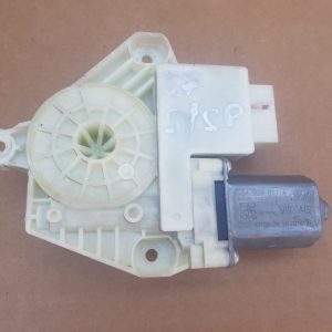 Motoras macara geam stanga spate VW Golf 7 5Q4959811A 5Q4 959 811 A - Dezmembrari Auto