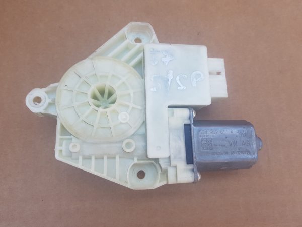 Motoras macara geam stanga spate VW Golf 7 5Q4959811A 5Q4 959 811 A - Dezmembrari Auto