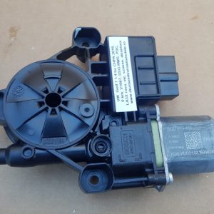 Motoras macara geam stanga spate VW Golf 7 5Q0959811 5Q0 959 811 - Dezmembrari Auto