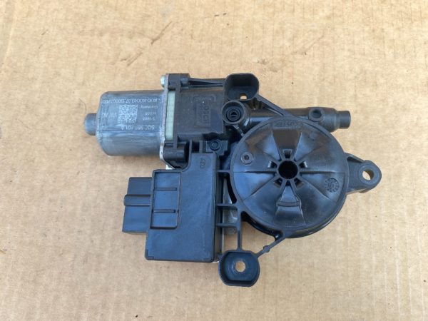 Motoras macara geam stanga spate VW Golf 7 5Q0959811A 5Q0 959 811 A - Dezmembrari Auto