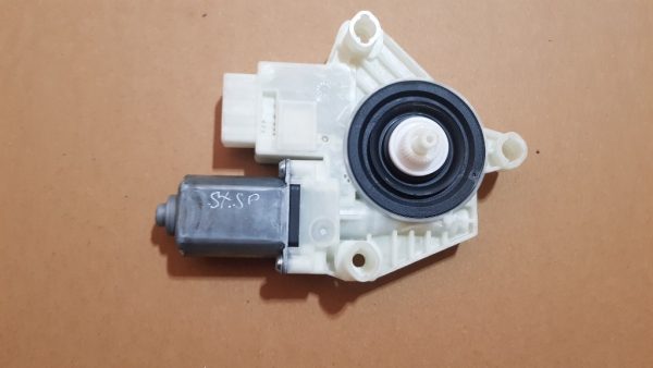 Motoras macara geam stanga spate VW Golf 7 5Q4959811F 5Q4 959 811 F - Dezmembrari Auto