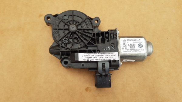 Motoras macara geam stanga spate VW Jetta 2017 6R0959811T 6R0 959 811 T - Dezmembrari Auto